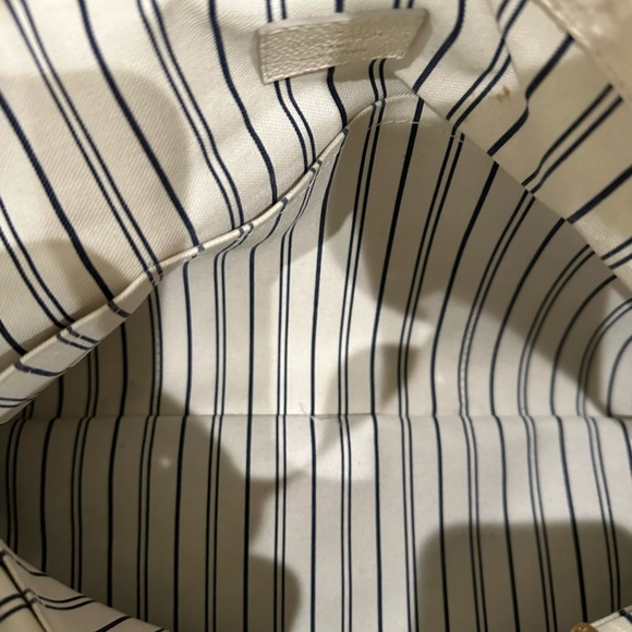 Louis Vuitton Artsy Empreinte in Neige - Picture 9 of 13